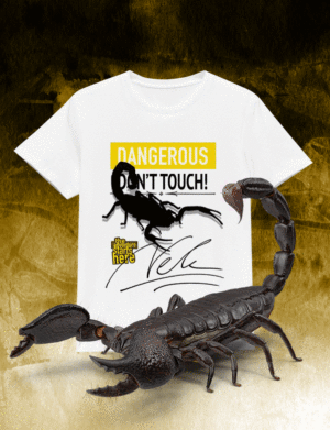 T-shirt filmowy ze skorpionem i podpisem